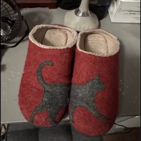 L.L. Bean Other - L.L. Bean Red and Gray Cat Slippers